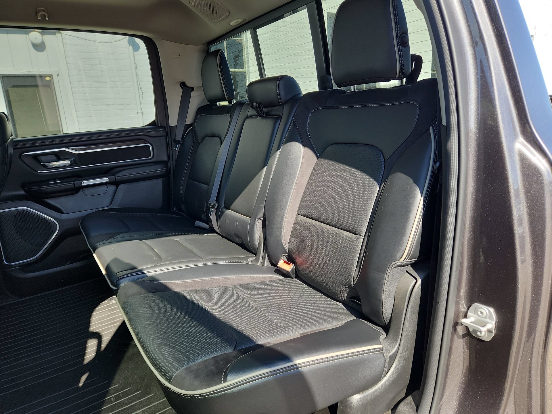 Used 2022 RAM 1500 Laramie AWD/4WD image 23