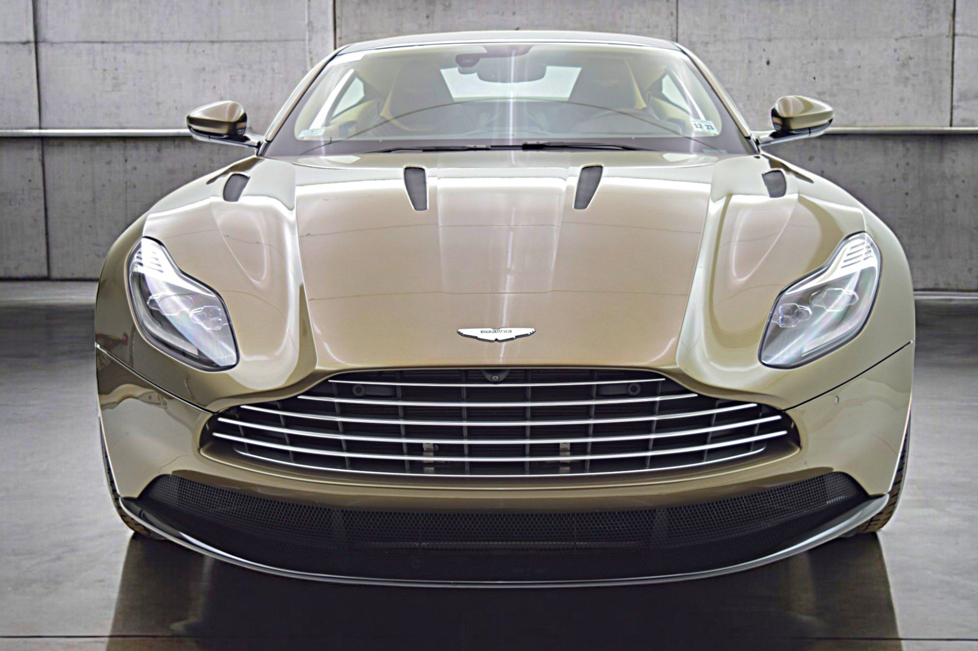 Used 2018 Aston Martin DB11 V12 image 13