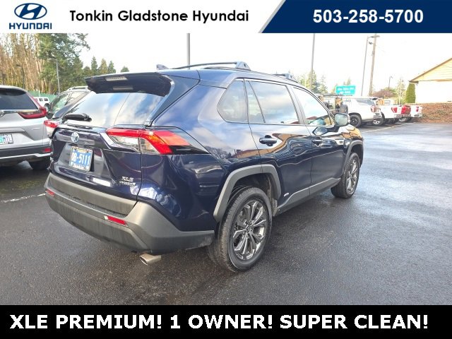 Used 2022 Toyota RAV4 XLE Premium image 5