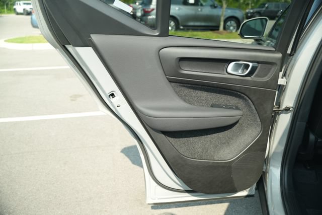 Used 2025 Volvo XC40 B5 Plus AWD/4WD image 17