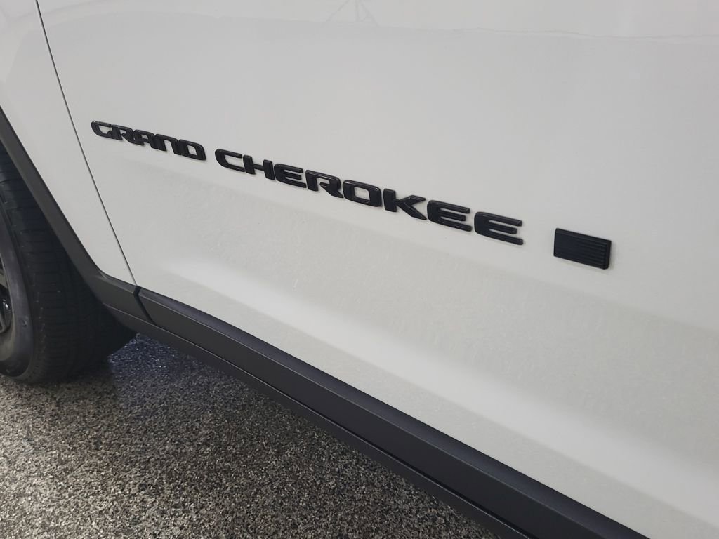 Used 2024 Jeep Grand Cherokee Altitude image 26