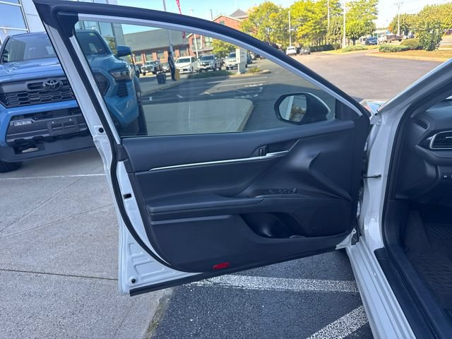 Used 2024 Toyota Camry SE FWD image 12