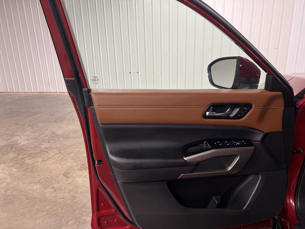 Used 2023 Nissan Pathfinder Platinum AWD/4WD image 17