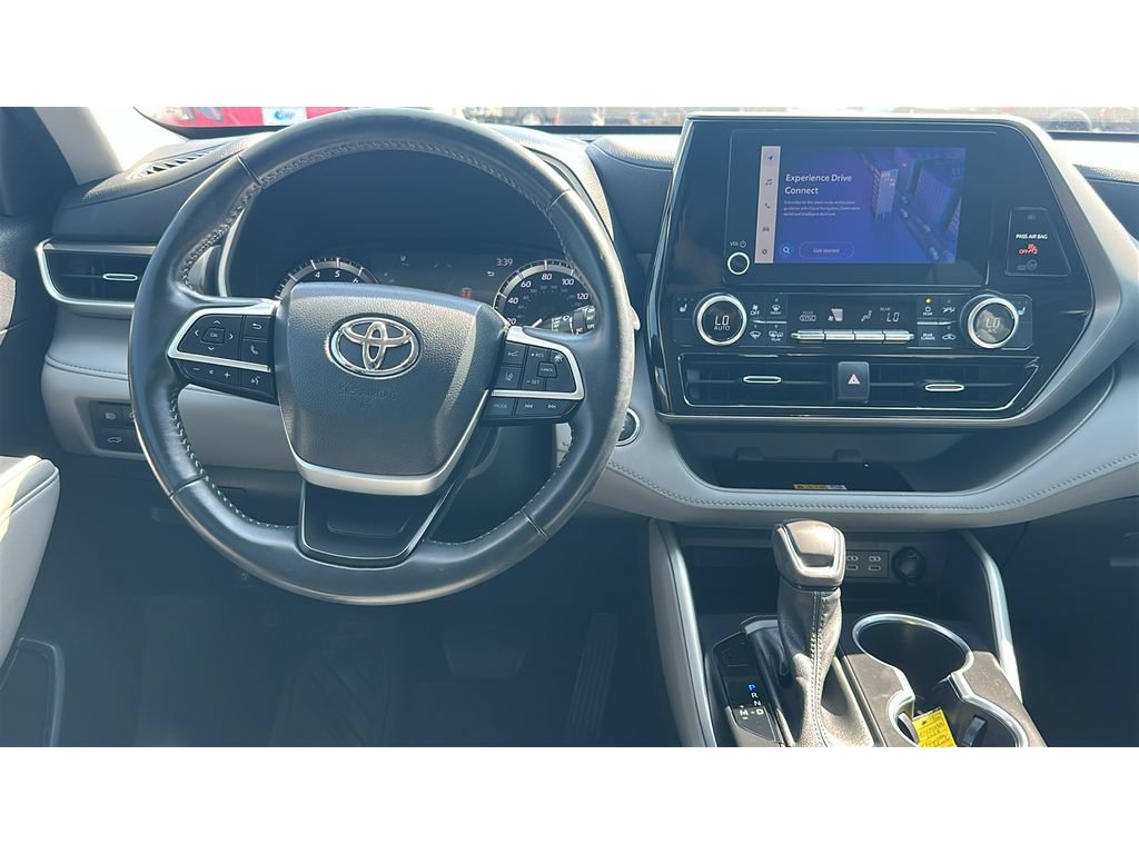 Used 2023 Toyota Highlander XLE FWD image 26