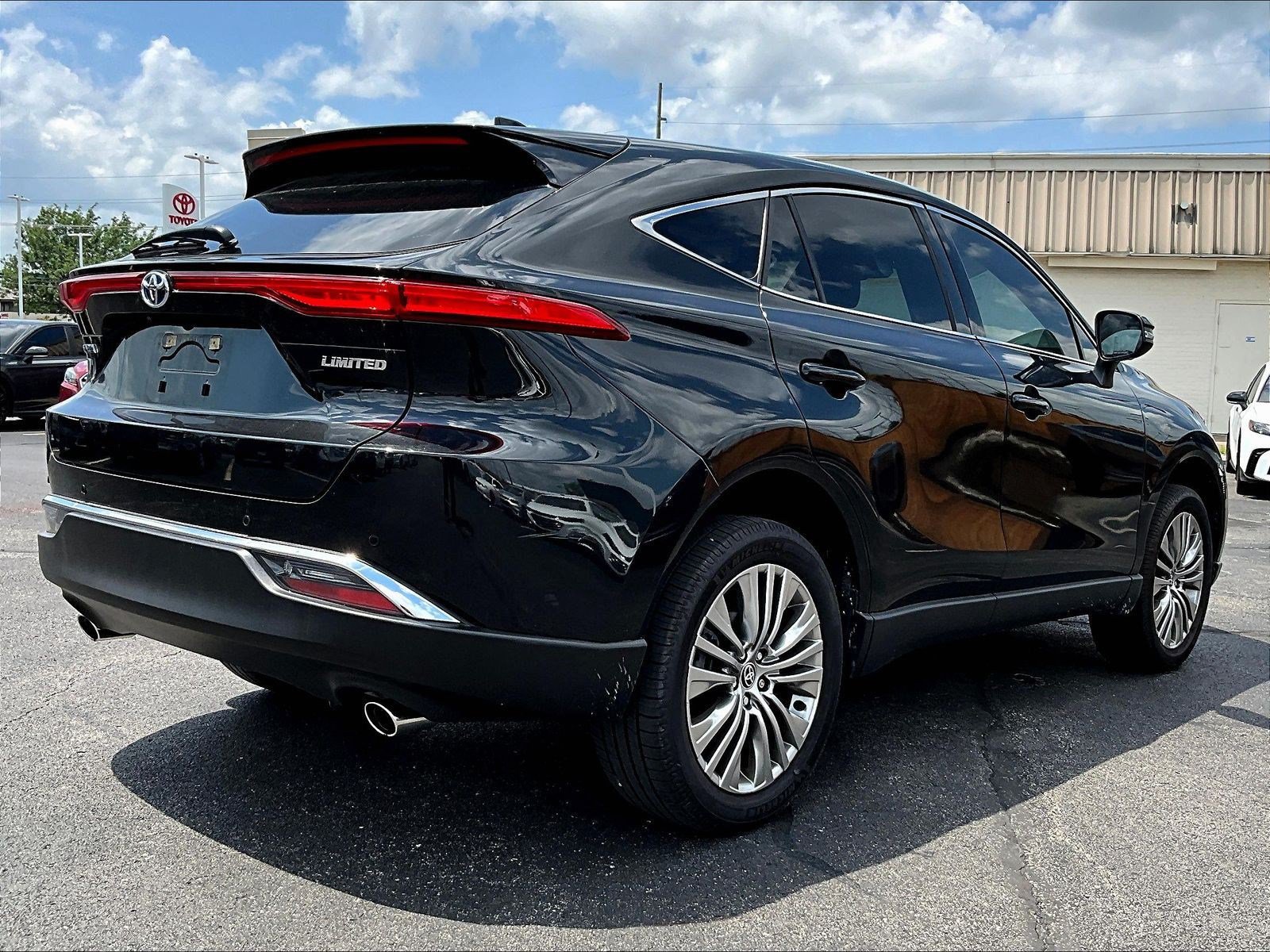Used 2024 Toyota Venza Limited AWD/4WD image 6