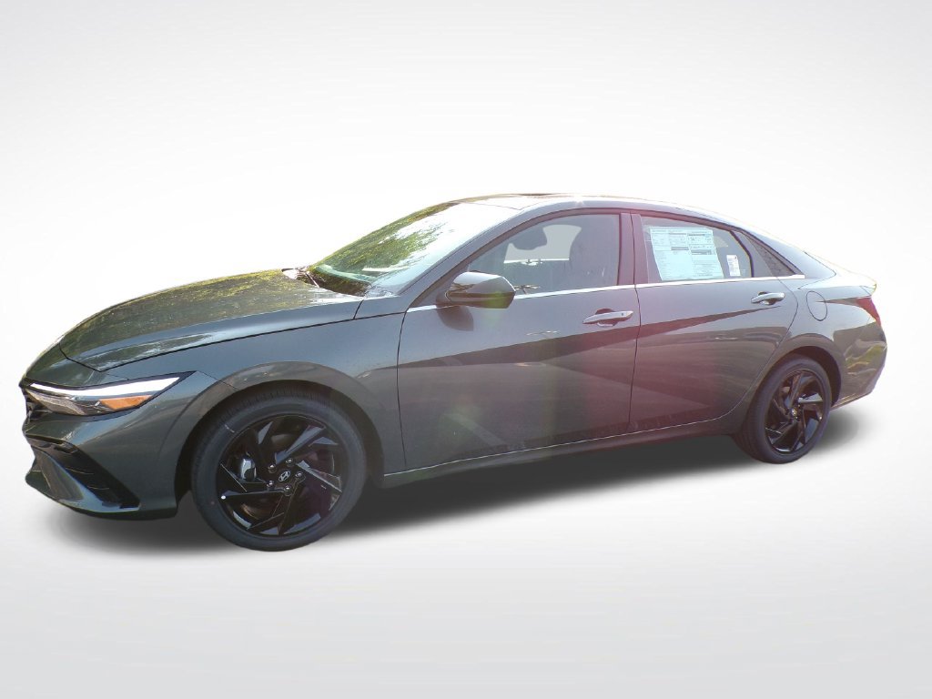 New 2026 Hyundai Elantra SEL Sport Premium FWD image 3