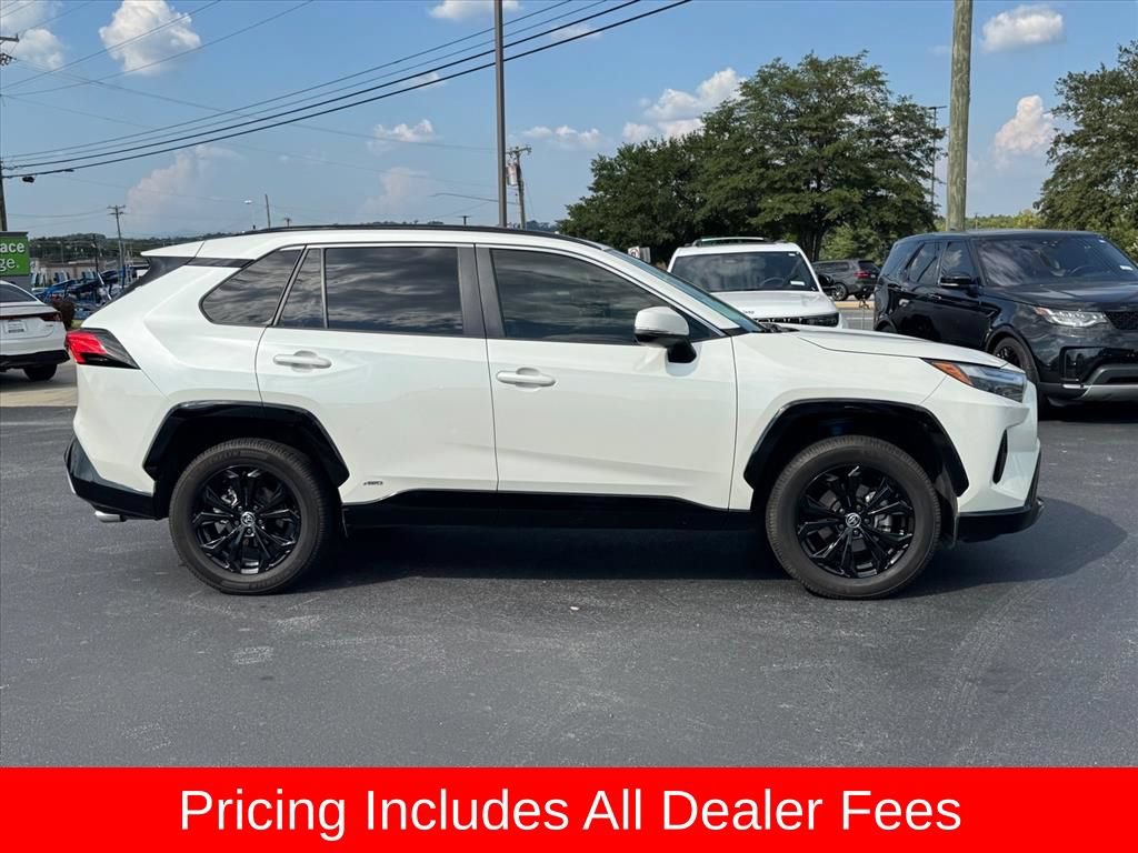 Used 2022 Toyota RAV4 SE AWD/4WD image 2