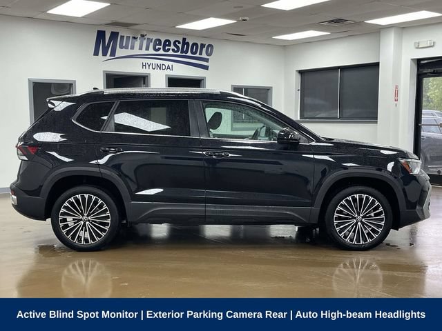 Used 2025 Volkswagen Taos SE FWD image 4