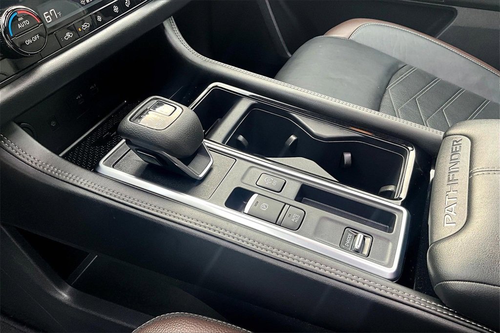 Used 2024 Nissan Pathfinder Platinum w/ Cargo Package image 15