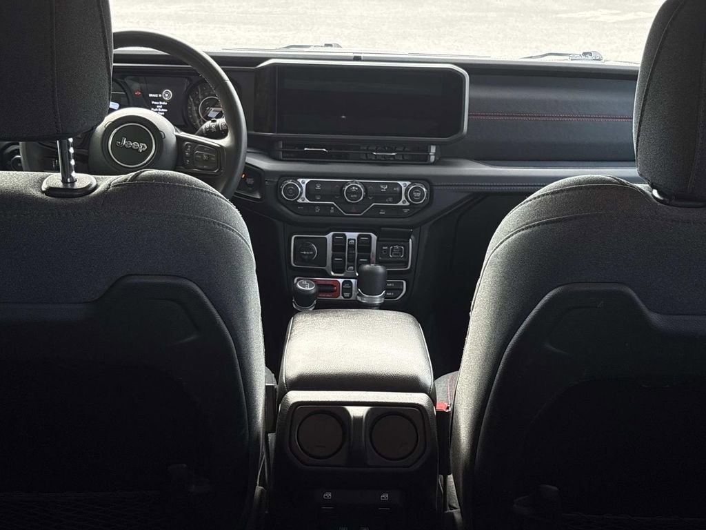 Used 2025 Jeep Wrangler Unlimited Rubicon image 15