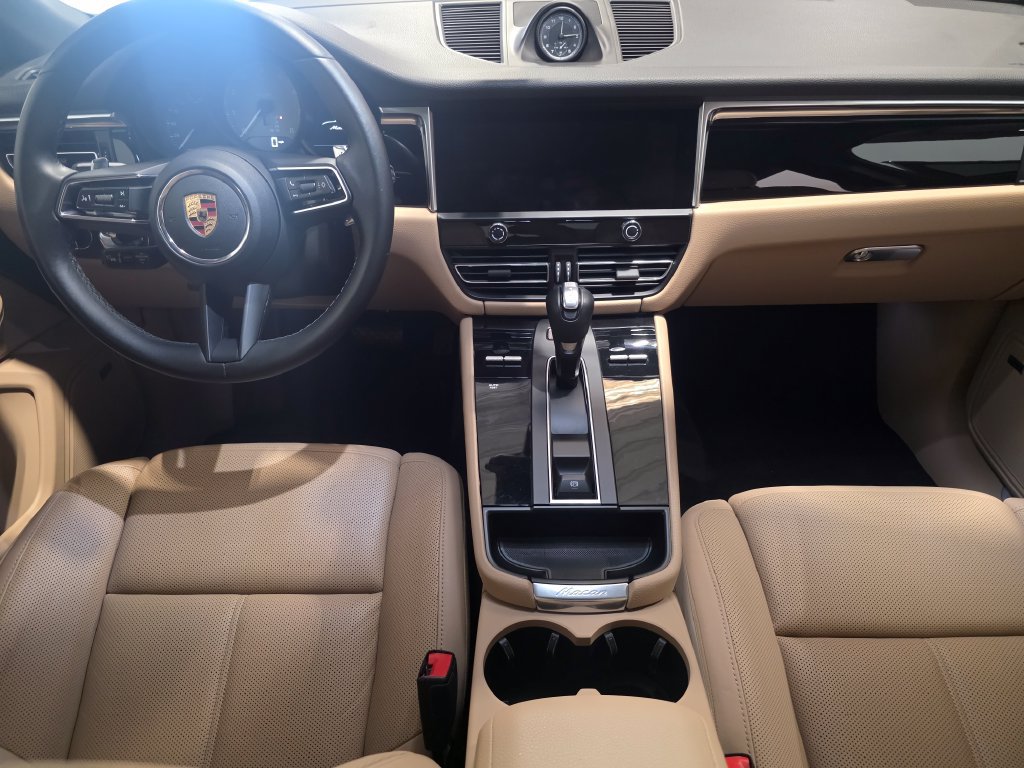 Certified 2023 Porsche Macan S AWD/4WD image 18