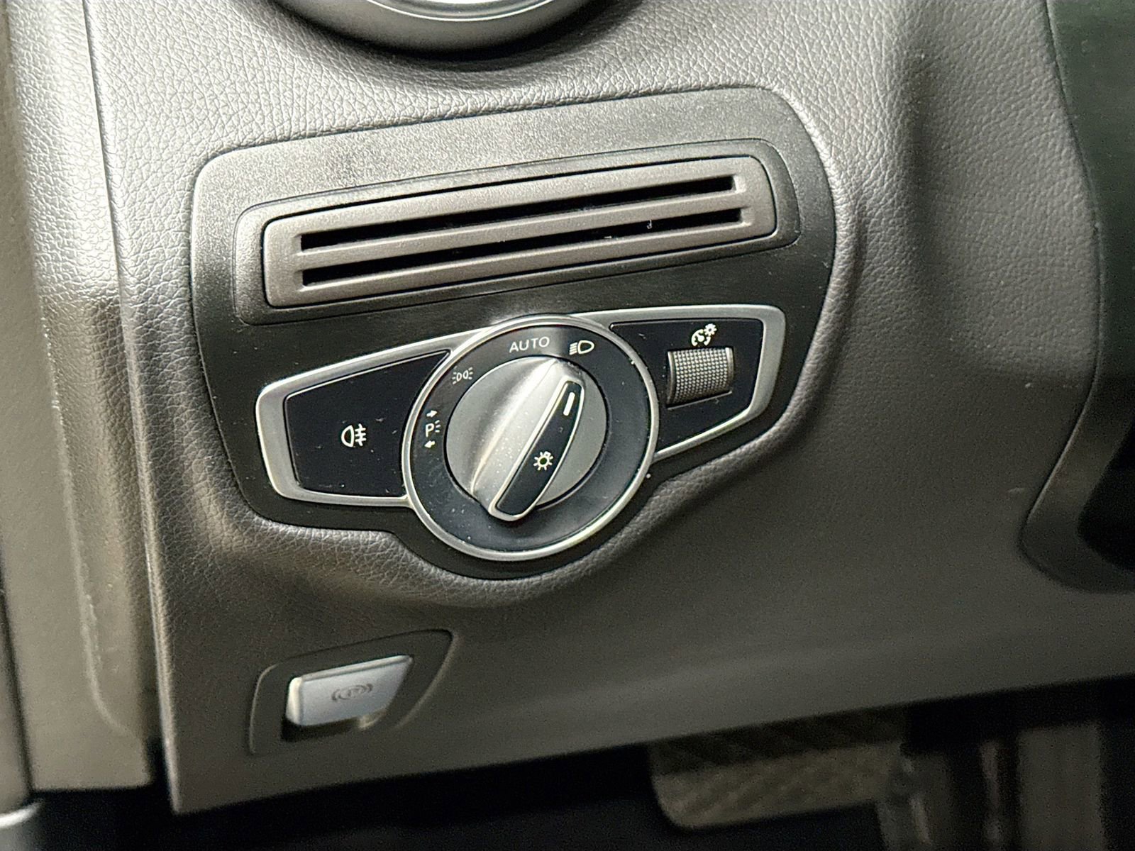 Used 2022 Mercedes-Benz GLC 300 image 11