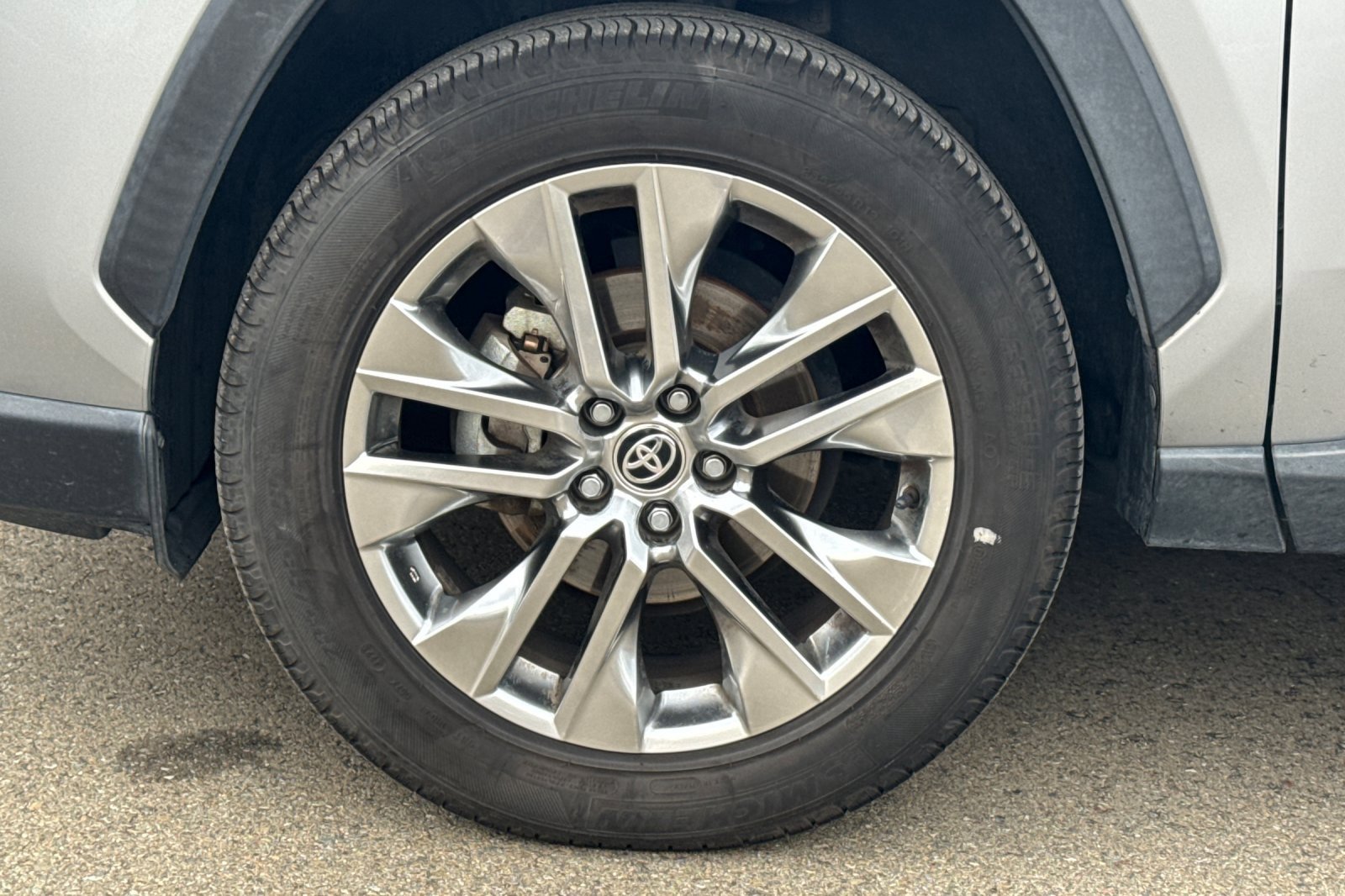 Used 2020 Toyota RAV4 Limited image 46