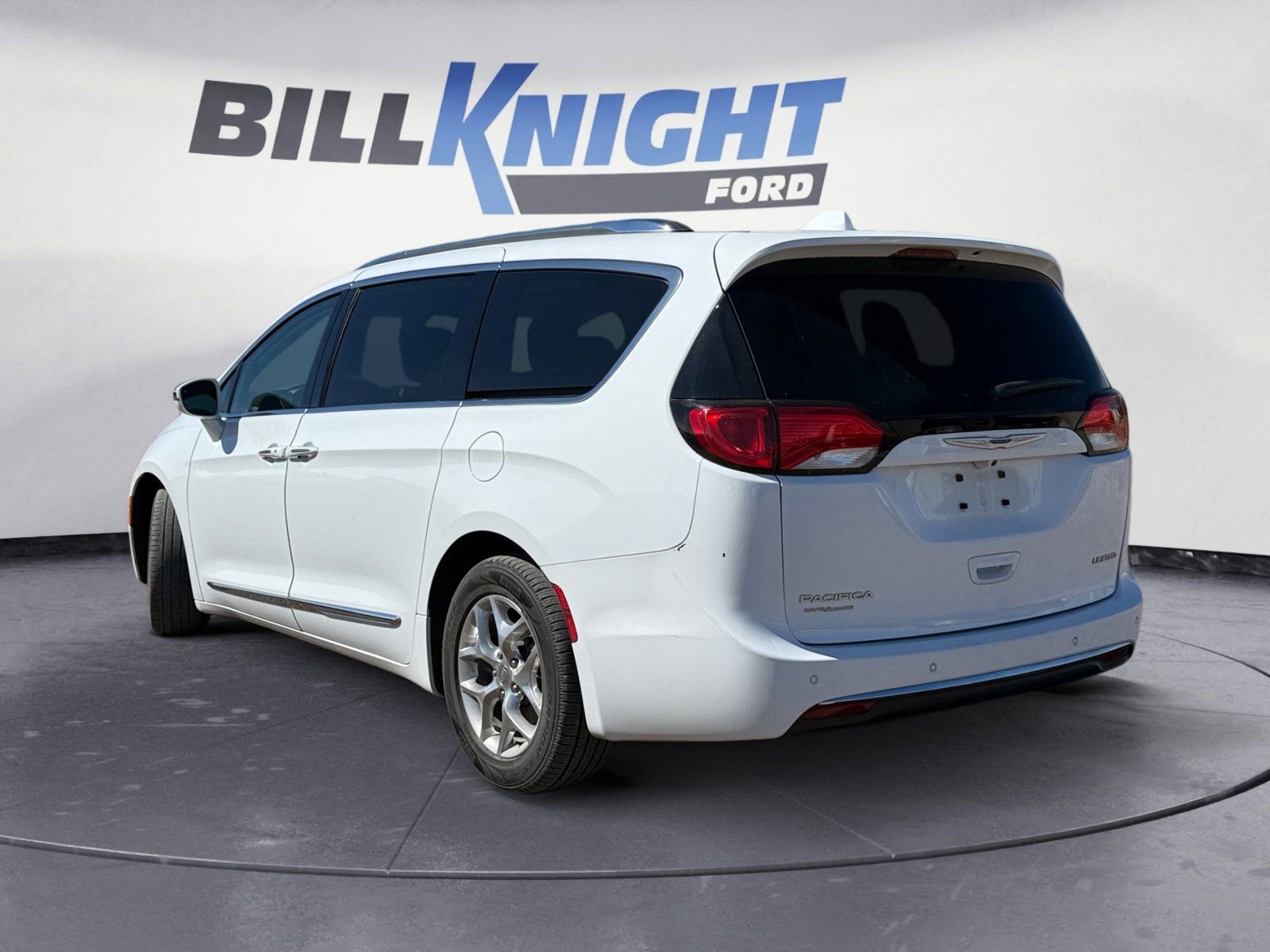 Used 2019 Chrysler Pacifica Limited FWD image 3