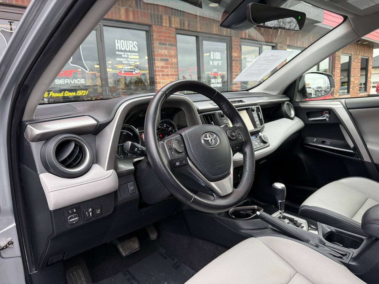 Used 2017 Toyota RAV4 Limited image 11