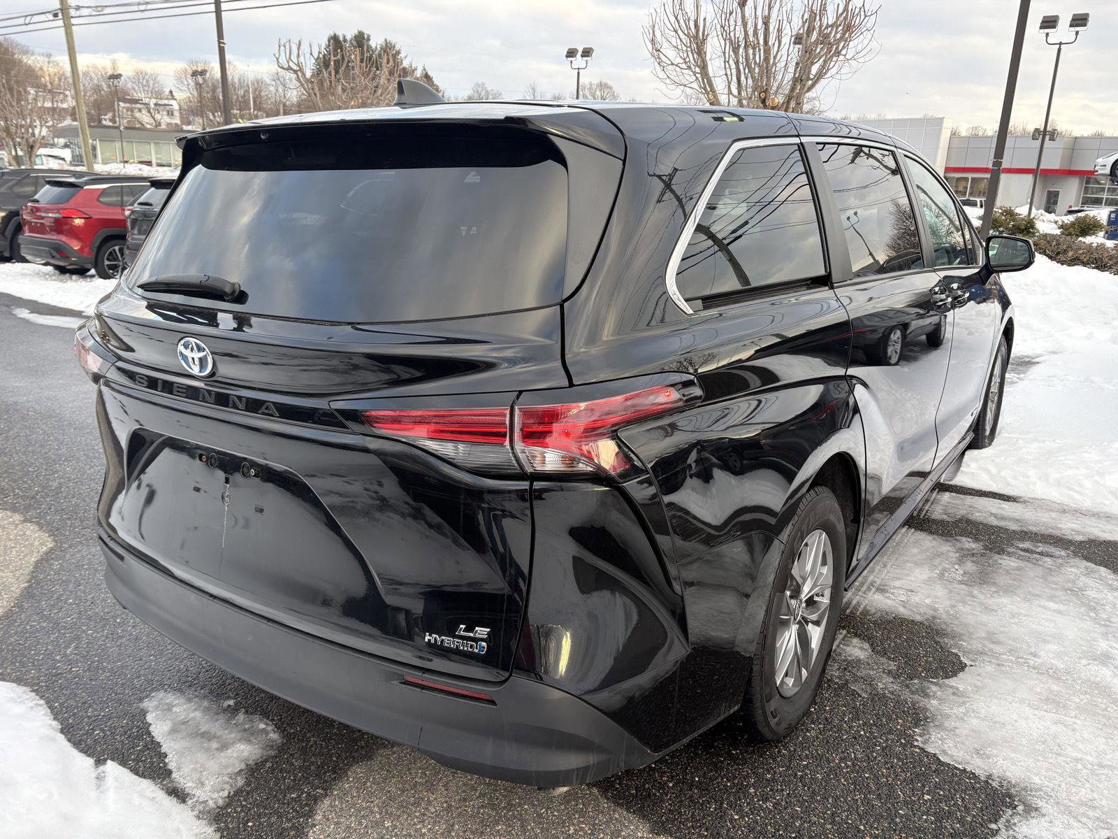 Used 2021 Toyota Sienna LE image 7