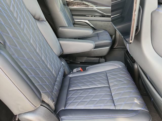 New 2026 Cadillac Escalade IQL Sport 1 w/ LPO, ONYX Package AWD/4WD image 23