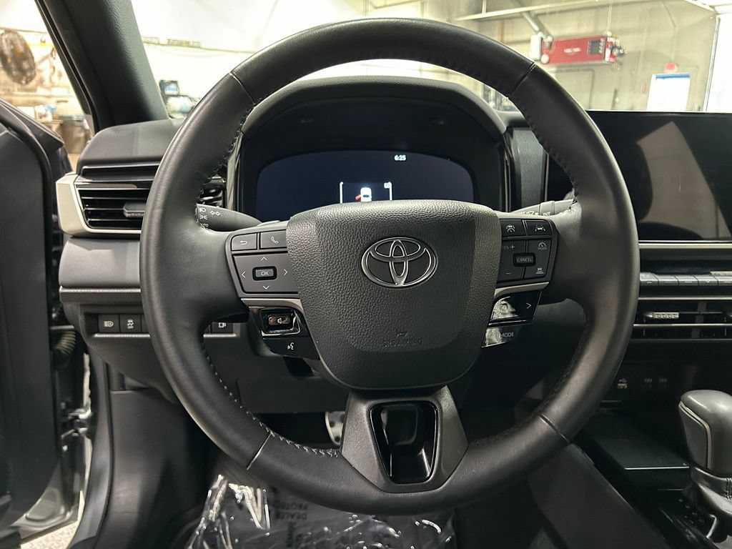 Used 2025 Toyota Camry XSE FWD image 16