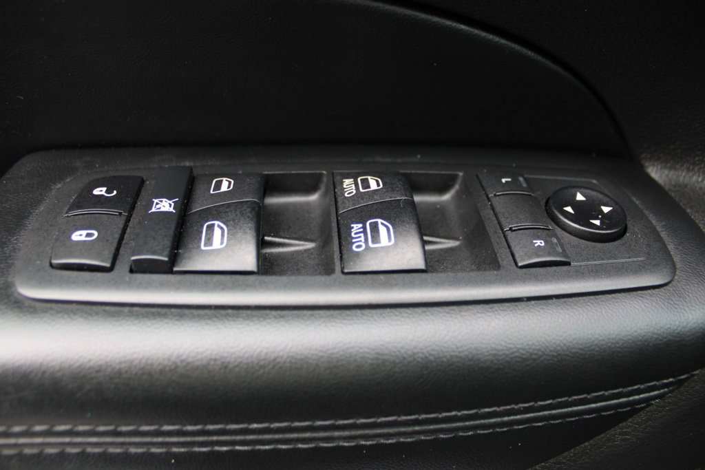 Used 2020 Jeep Grand Cherokee Altitude AWD/4WD image 25