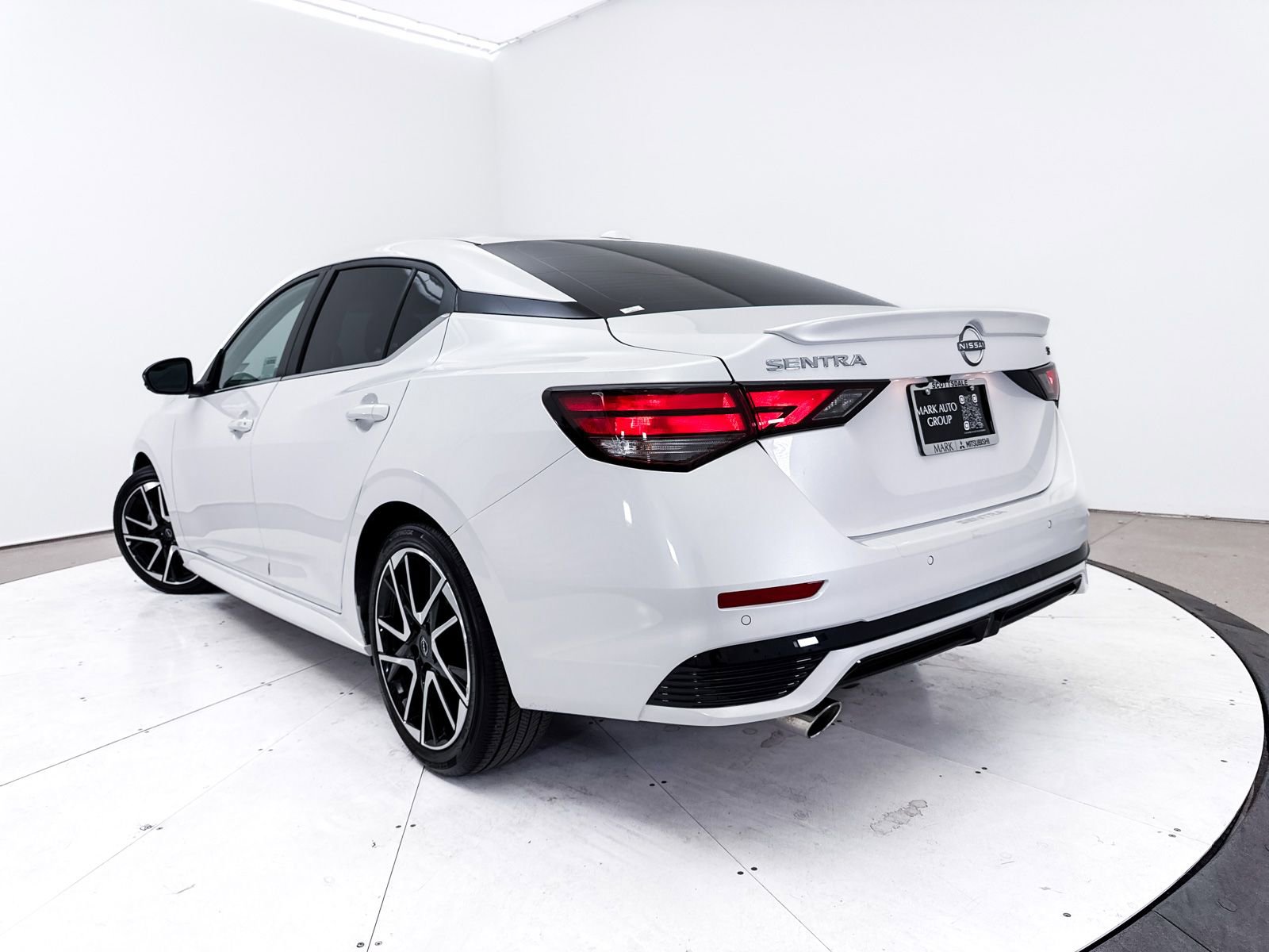 Used 2024 Nissan Sentra SR image 2