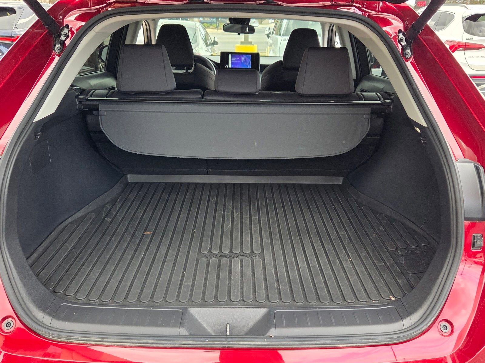 Used 2024 Toyota Venza LE image 12