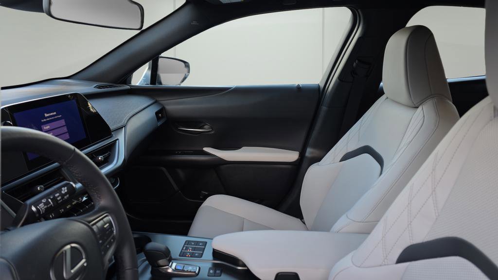 Used 2025 Lexus UX 300h AWD image 12