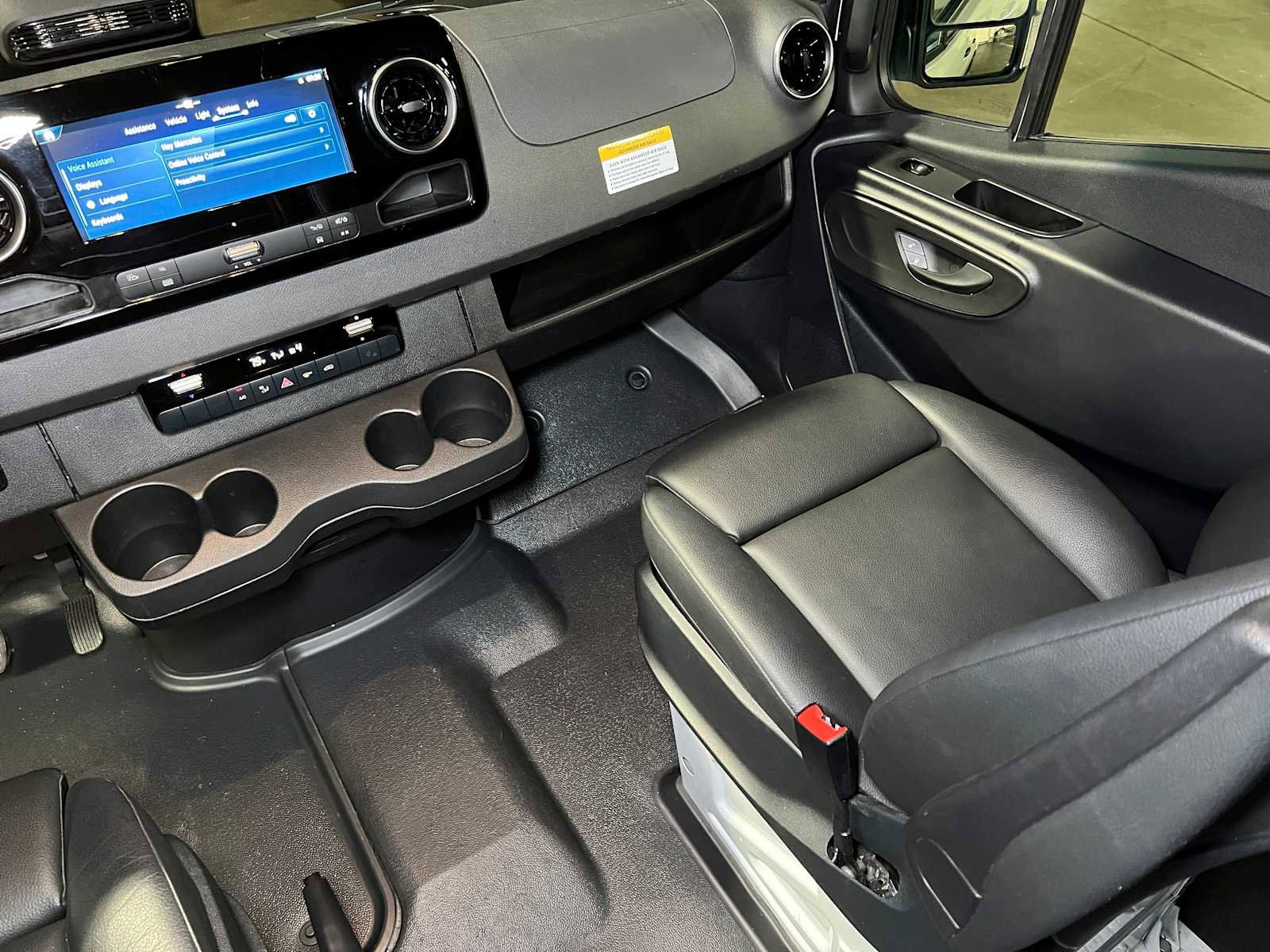 Used 2025 Mercedes-Benz Sprinter 2500 image 37