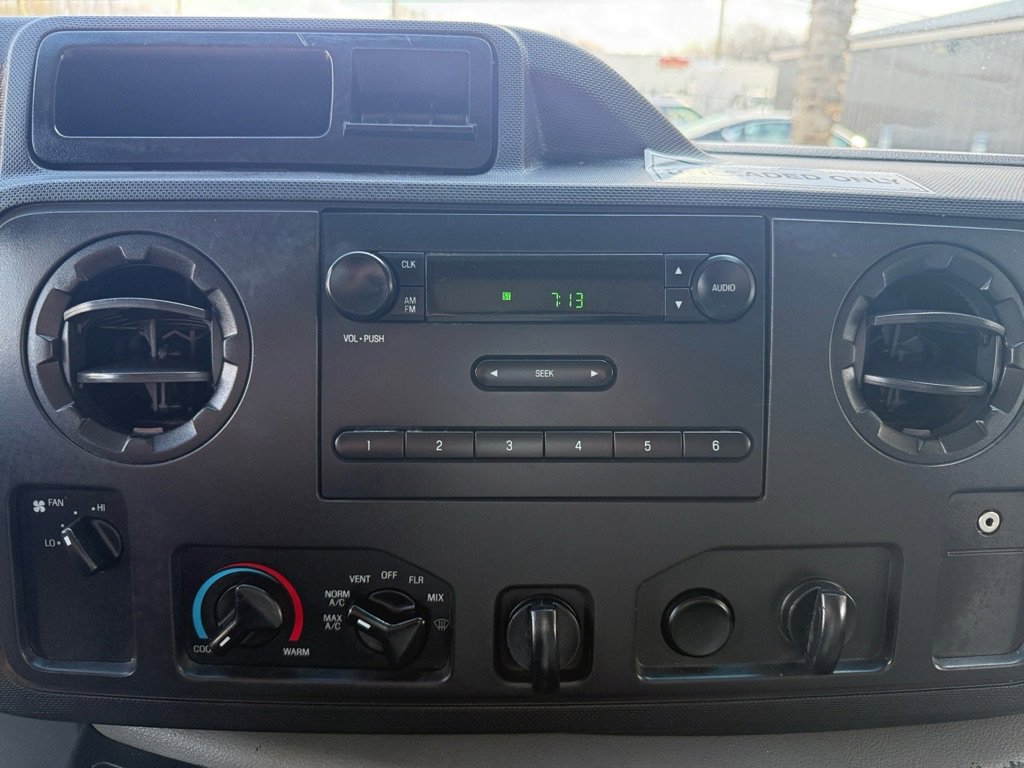 Used 2016 Ford E-350 and Econoline 350 Super Duty image 18