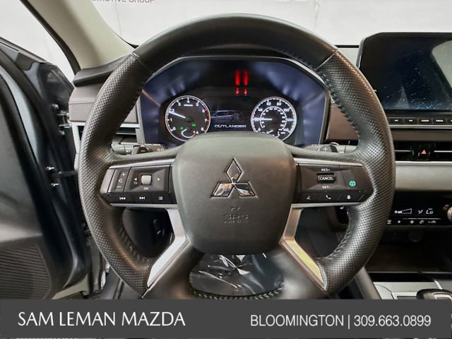 Used 2024 Mitsubishi Outlander SE Black Edition image 16