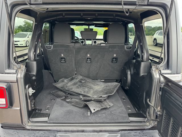Used 2018 Jeep Wrangler Unlimited Sahara AWD/4WD image 12