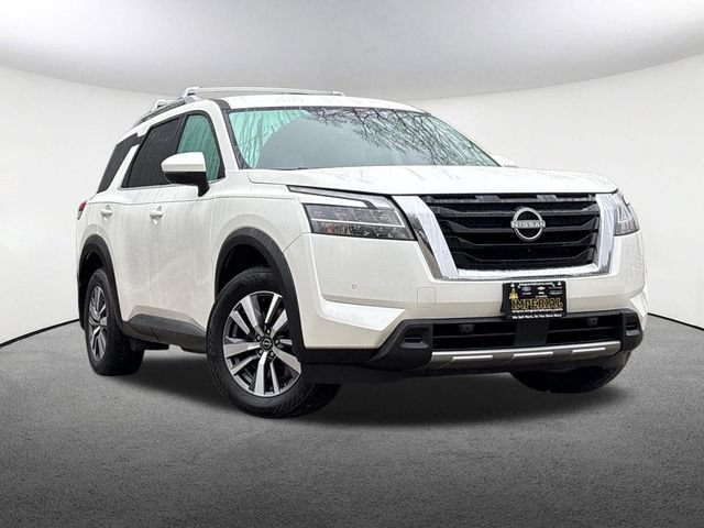 Used 2024 Nissan Pathfinder SL AWD/4WD image 2