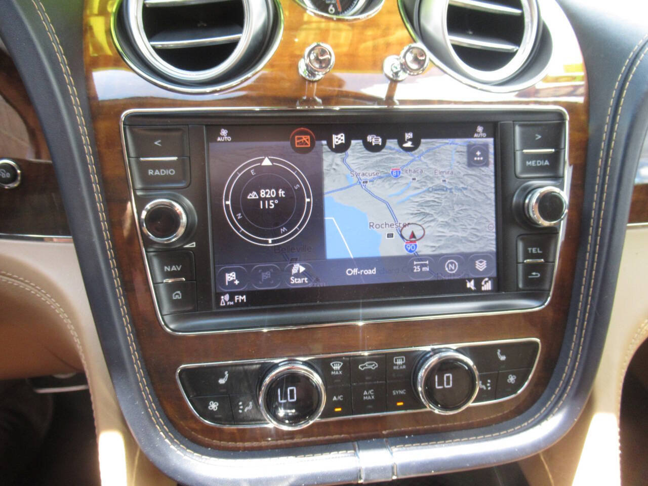 Used 2018 Bentley Bentayga AWD/4WD image 36