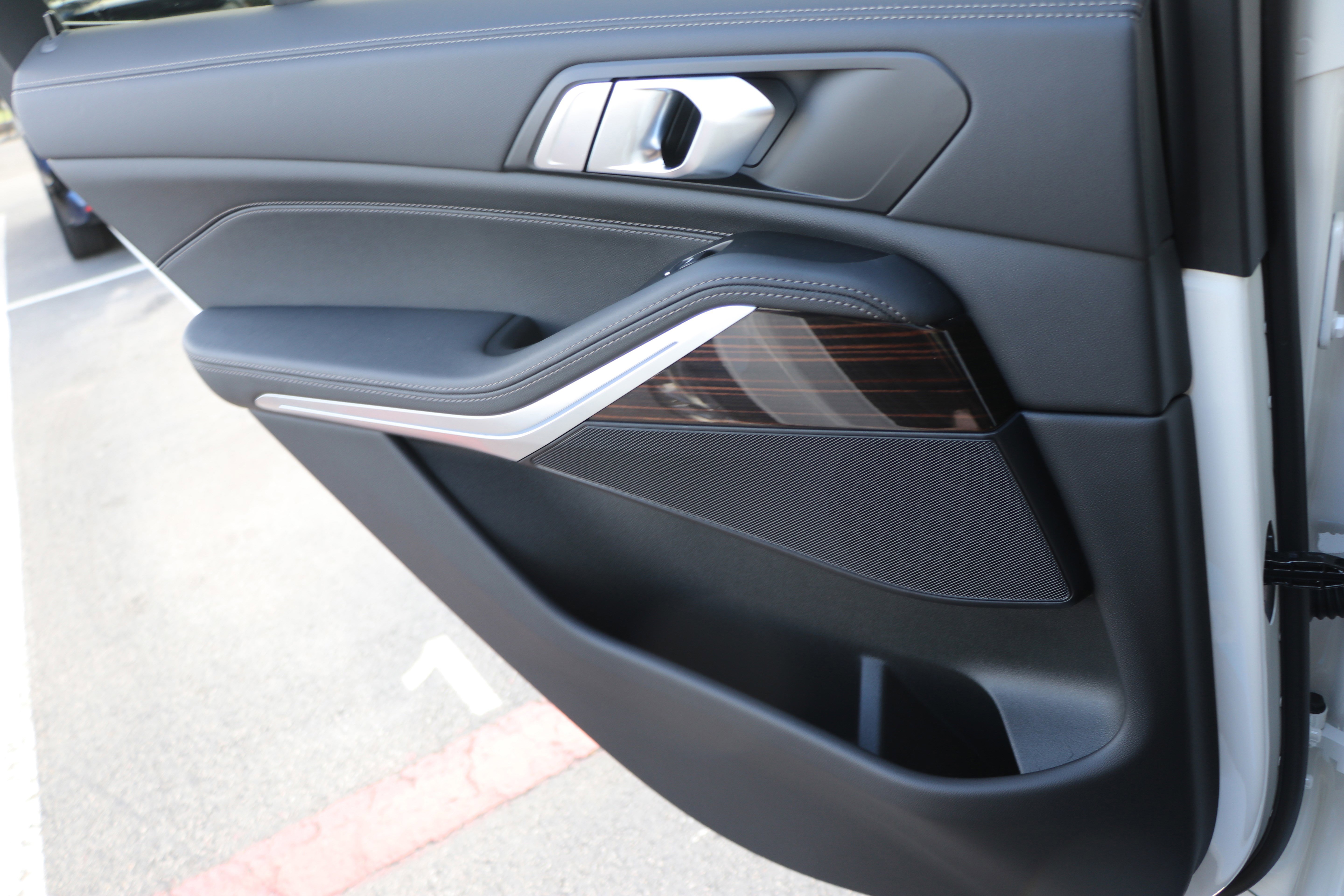 Used 2026 BMW X5 xDrive50e w/ Parking Assistance Package image 33