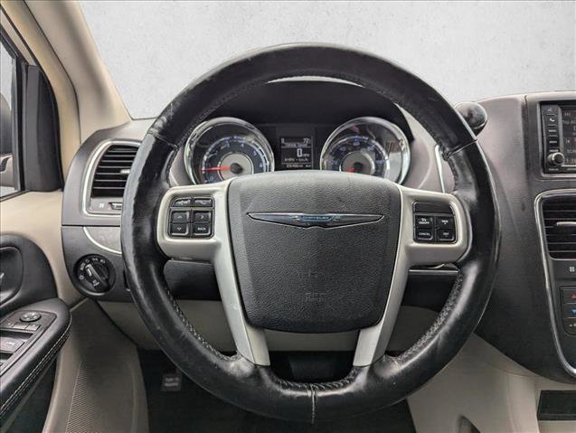 Used 2015 Chrysler Town & Country Touring-L w/ Driver Convenience Group FWD image 15