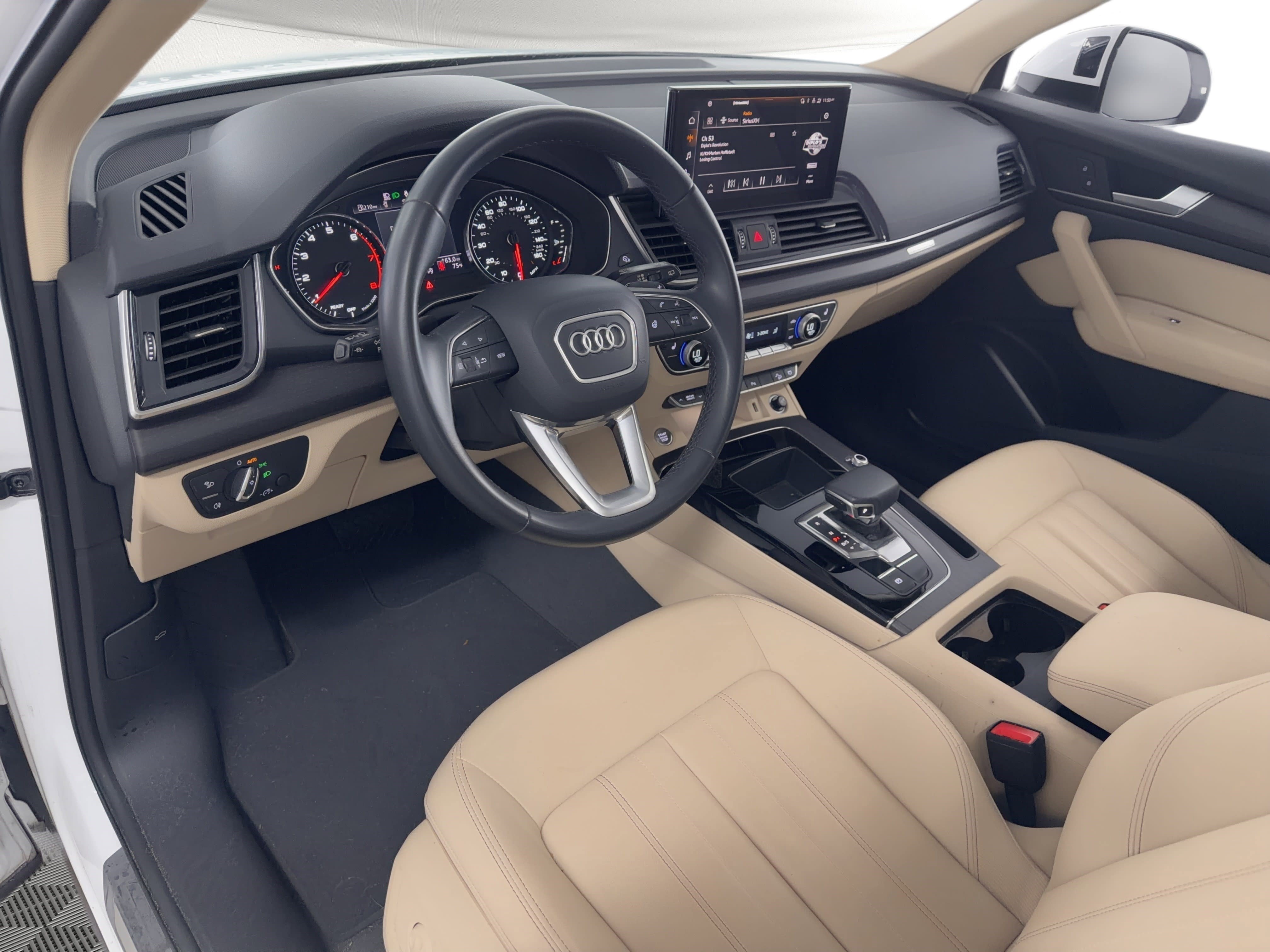 Used 2023 Audi Q5 2.0T Premium w/ Convenience Package AWD/4WD image 4