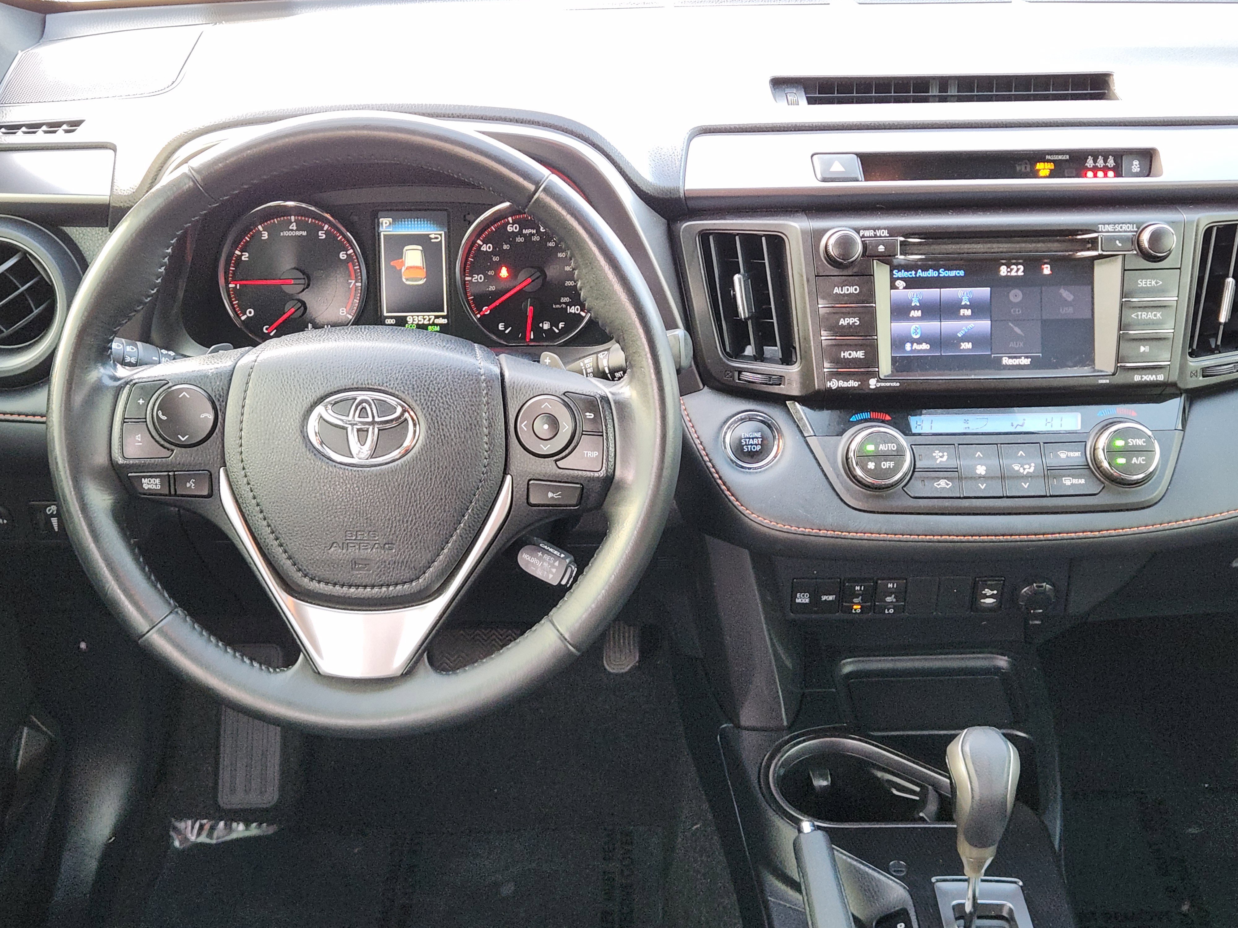 Used 2018 Toyota RAV4 SE image 34