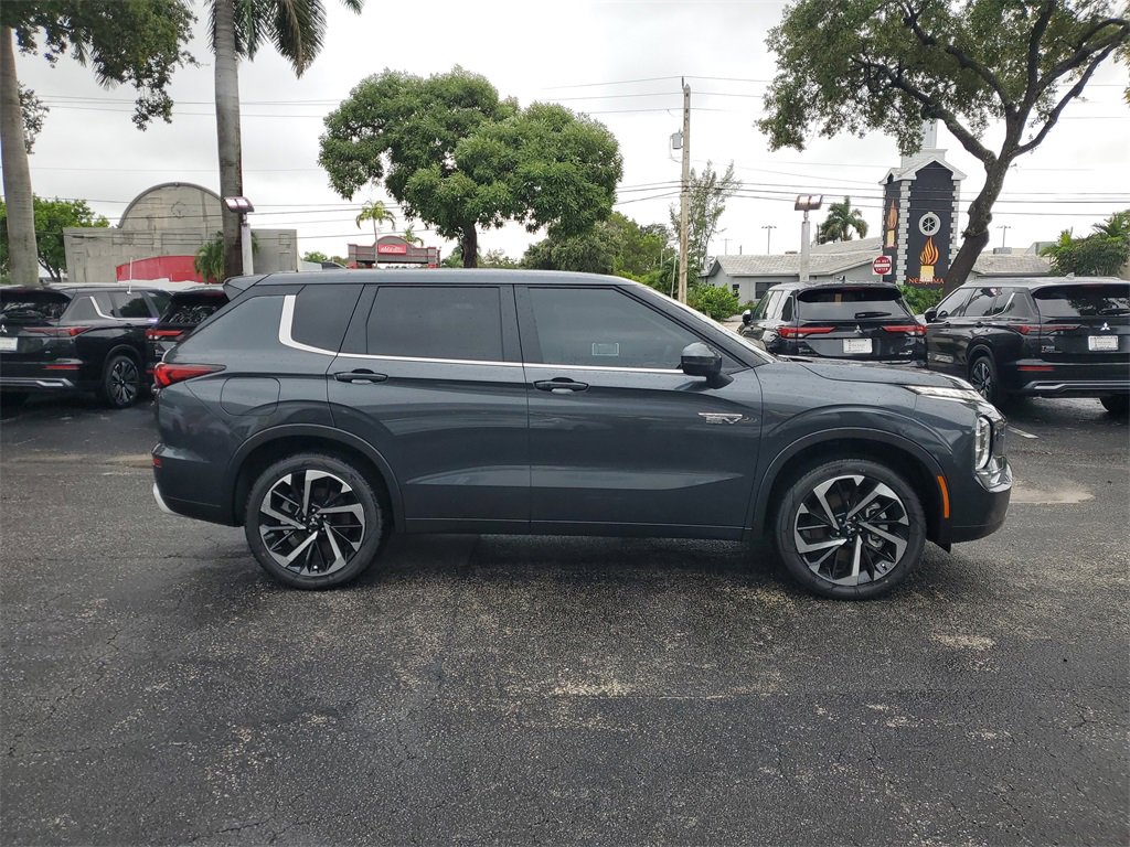 New 2025 Mitsubishi Outlander SE image 7
