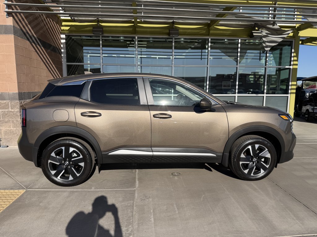 Used 2025 Nissan Kicks SV AWD/4WD image 9