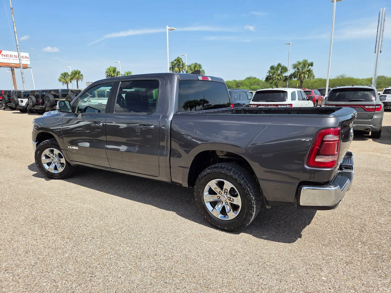 Used 2024 RAM 1500 Laramie AWD/4WD image 5