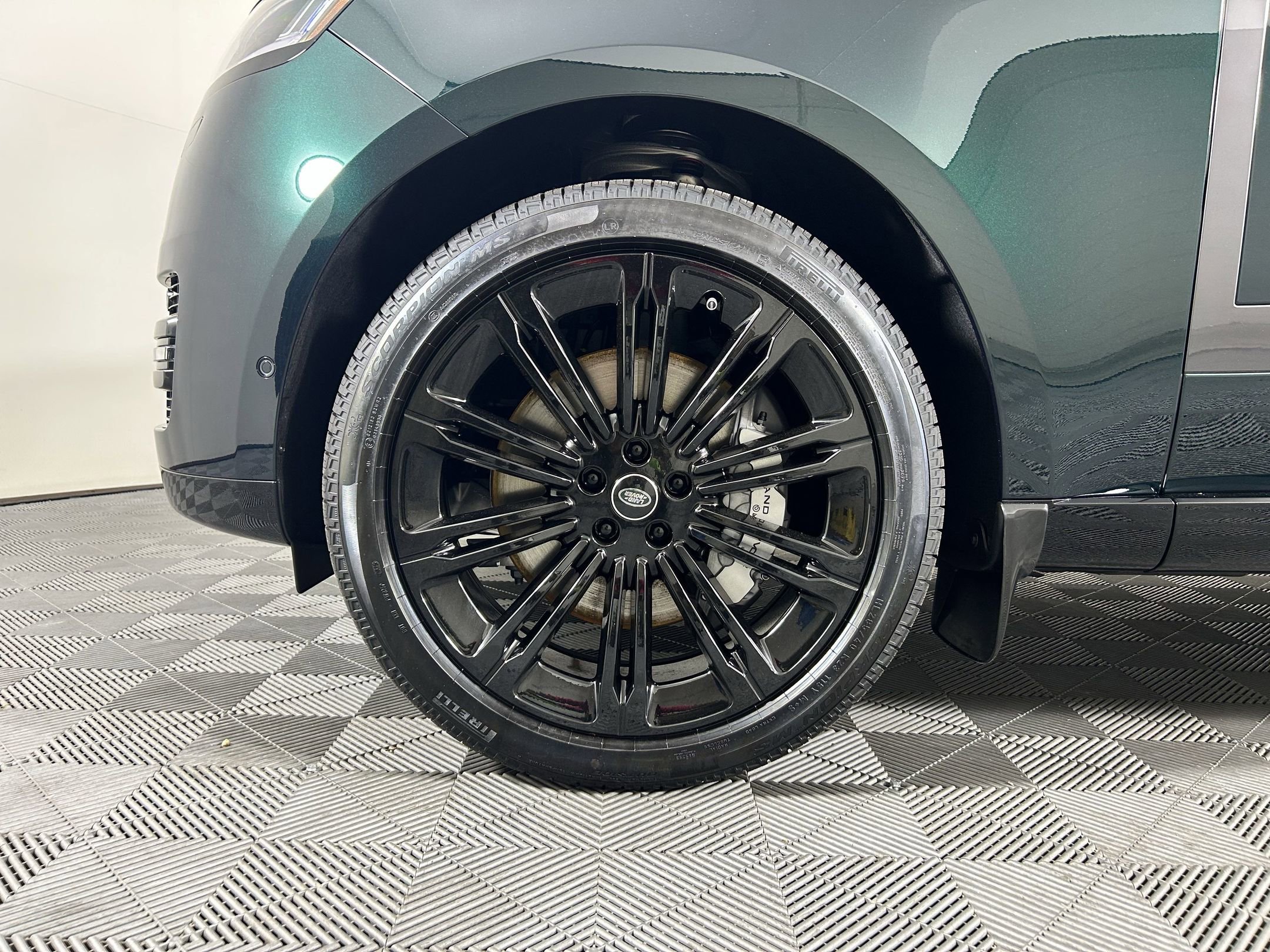 New 2025 Land Rover Range Rover SE image 9