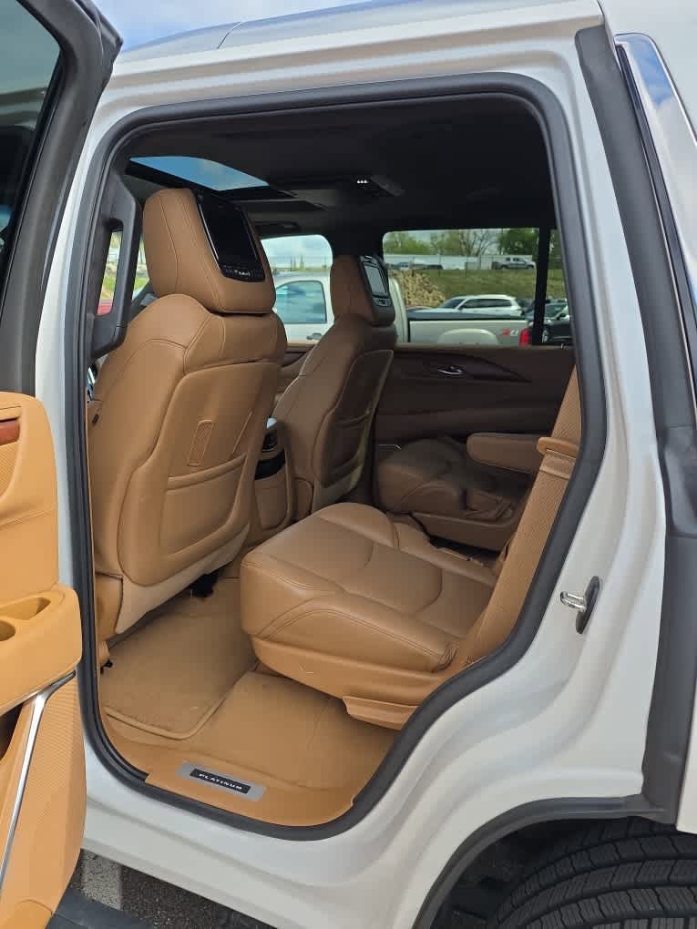 Used 2017 Cadillac Escalade Platinum AWD/4WD image 6