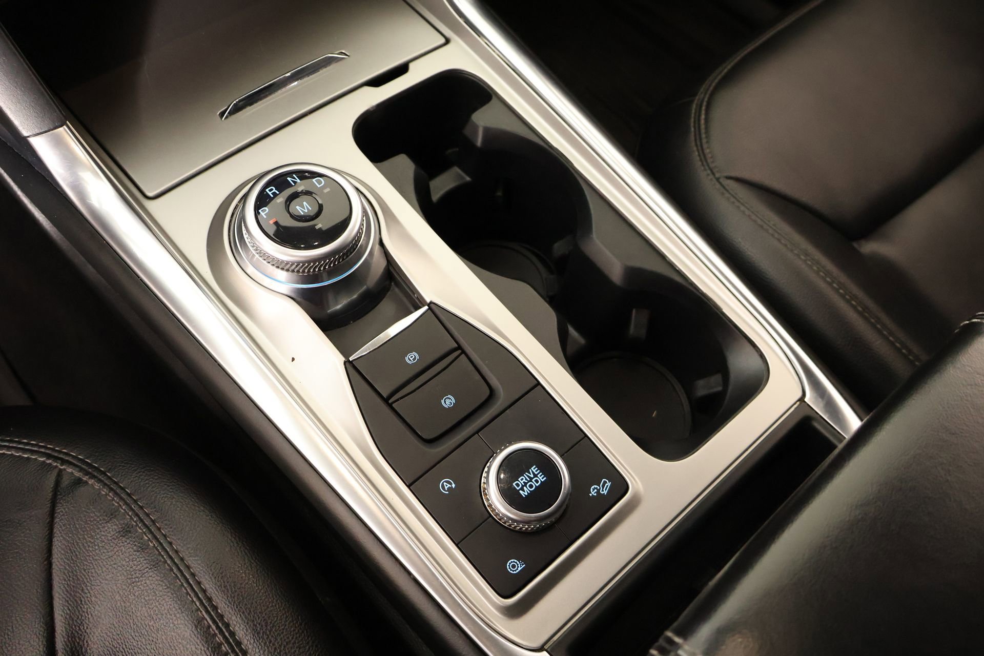 Used 2020 Ford Explorer XLT w/ Equipment Group 202A image 8