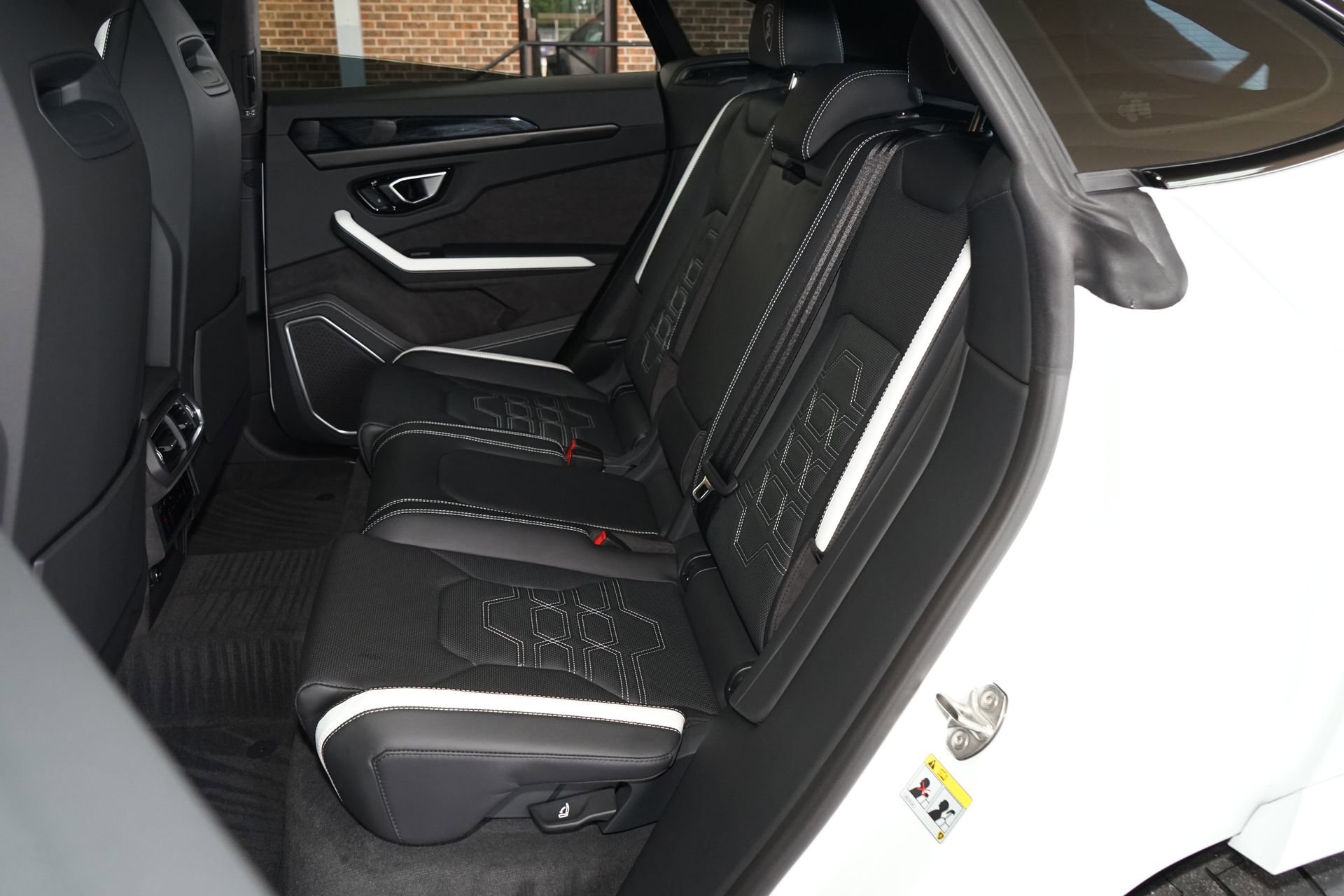 Used 2026 Lamborghini Urus SE image 25