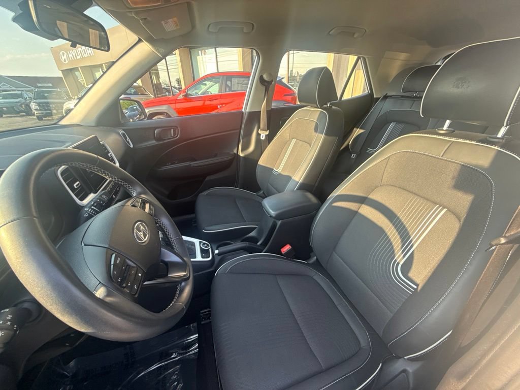 Used 2024 Hyundai Venue Limited FWD image 15