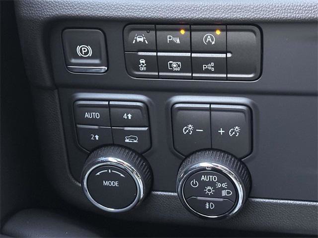 Used 2025 Chevrolet Suburban High Country image 18
