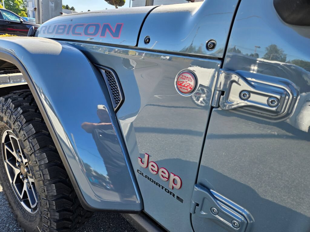 New 2026 Jeep Gladiator Rubicon w/ Steel Power Dome Hood Package AWD/4WD image 11