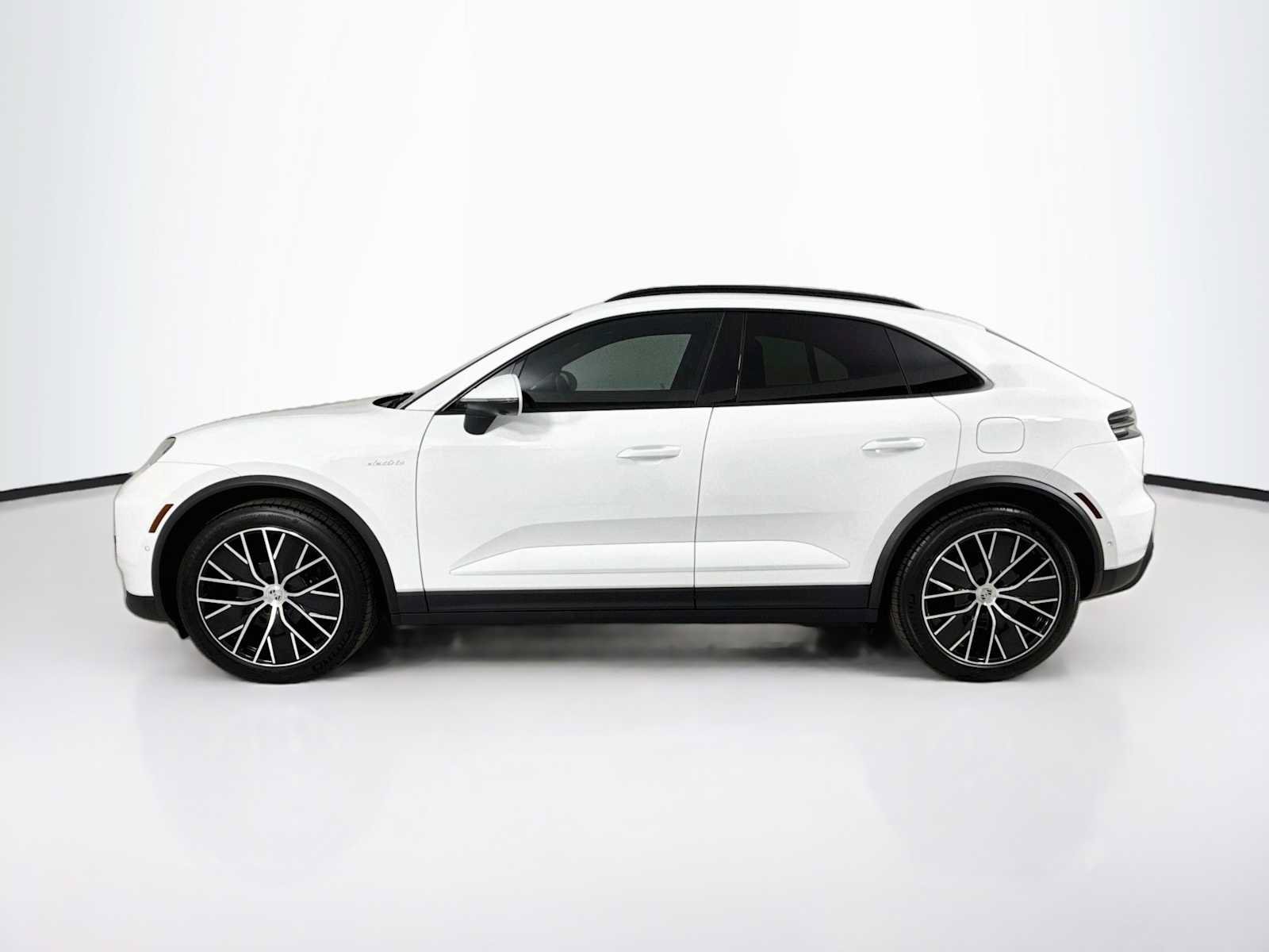 Used 2026 Porsche Macan Electric RWD image 2