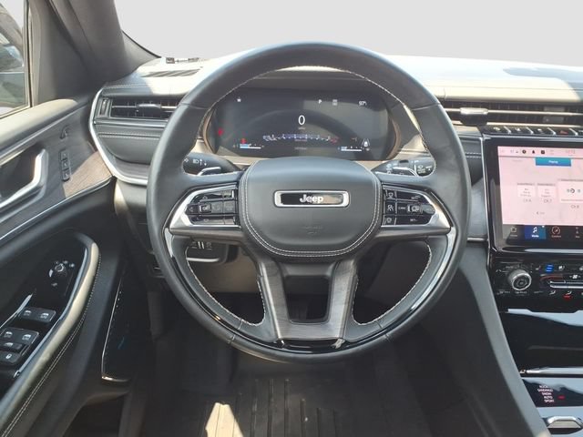 Used 2023 Jeep Grand Cherokee Overland w/ Adv Protech Group III AWD/4WD image 8