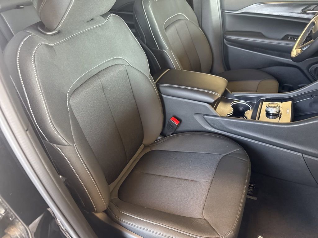 New 2025 Jeep Grand Cherokee Laredo w/ Luxury Tech Group I image 46