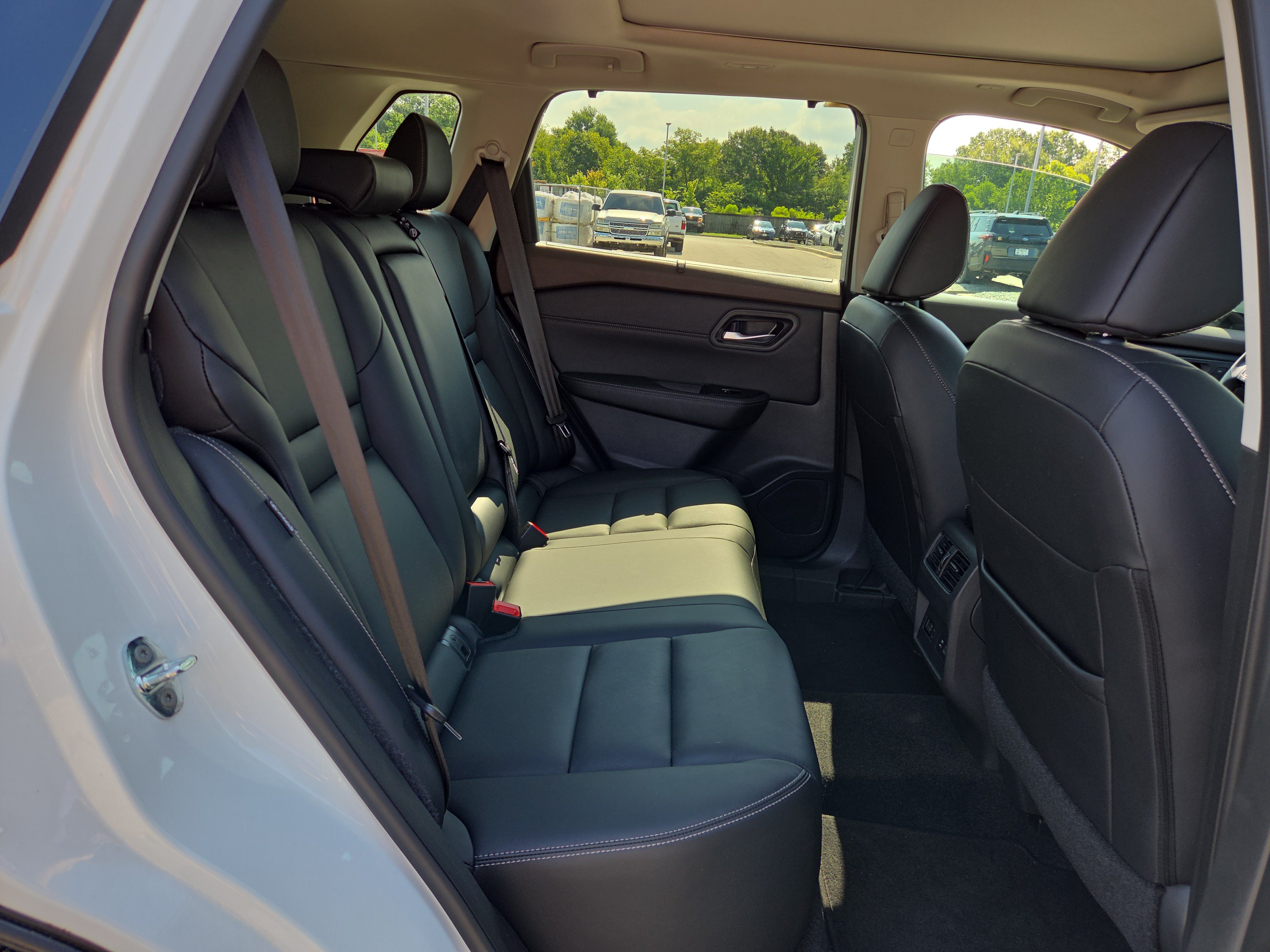 Used 2023 Nissan Rogue SL w/ SL Premium Package FWD image 15
